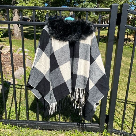 J Crew Faux-fur Plaid Cape NWT - Picture 7 of 11